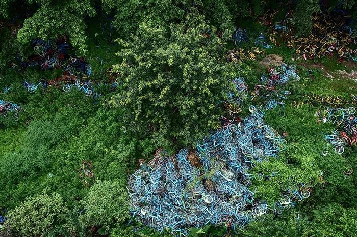 Гигантские велосипедные кладбища показали с дрона Китай, Велосипед, Свалка, Длиннопост, Природа Гигантские велосипедные кладбища показали с дрона Китай, Велосипед, Свалка, Длиннопост, Природа