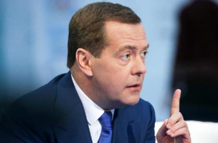 Medvedev instructed to discuss with the EAEU the reduction of the threshold for duty-free import of parcels - Customs, Duty, Track24, Accordion