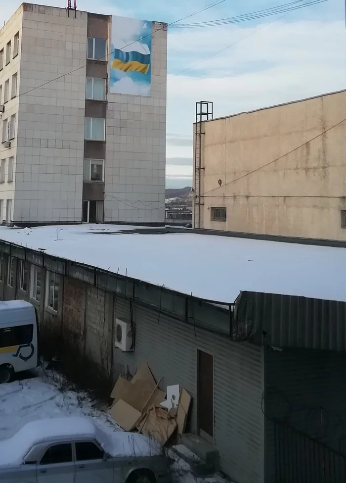 Russian (?) city of Zlatoust, city administration building - My, Town, Officials, Banner, Faded