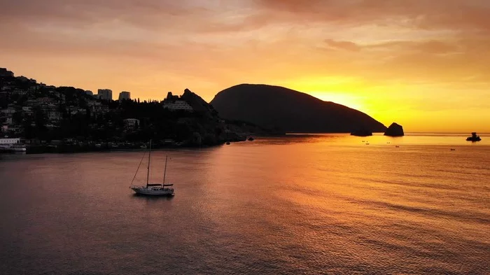 Crimean sunrises... screenshots from the video - My, Crimea, Gurzuf, Yalta, Sea, dawn, Landscape, Longpost