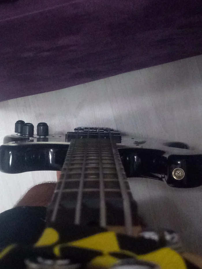 Paranoia or has the neck gone crazy? - My, Bas-guitar, Guitar