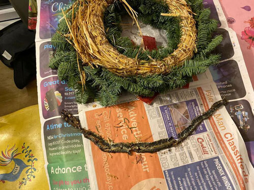 After the disgusting discovery, the couple decided never to buy Christmas wreaths. - Christmas, Disgusting, Accident, Sellers and Buyers, Longpost