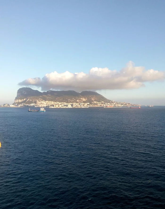 Island of bad luck - My, Gibraltar, Sea, Interesting, Cloudy