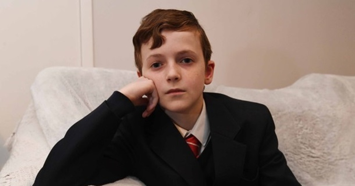 Принудительное мальчика. Британский мальчик. Мальчик из Великобритании. Мальчик из Англии 10 лет фото. Пацаны школа ребята.