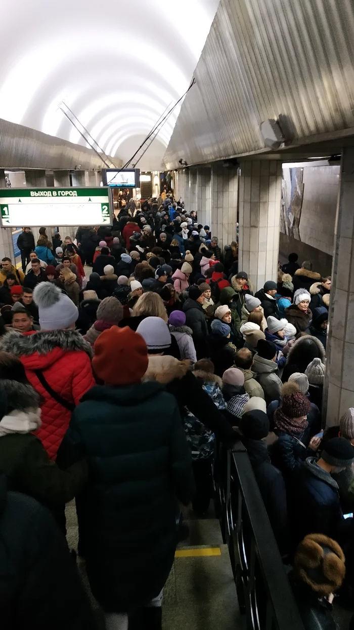 Зомби-апокалипсис по-новосибирски - Моё, Новосибирск, Толпа, Метро