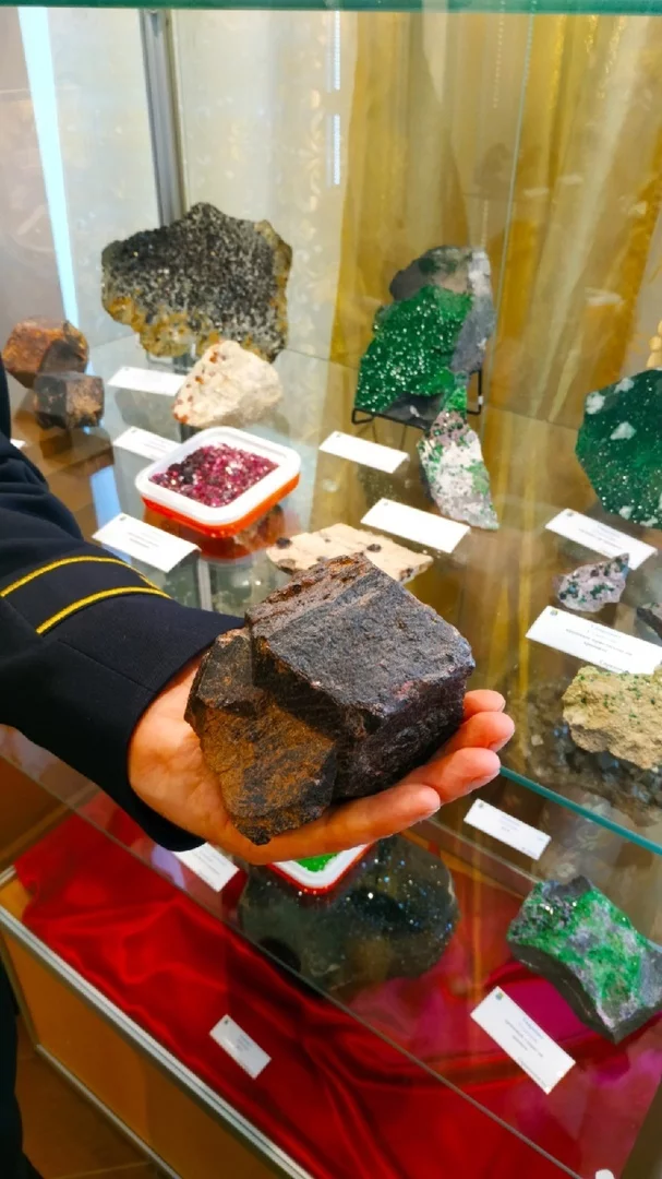 Geologists have found the largest garnet crystal in the Urals - Garnet, Yekaterinburg, Minerals, Geologists