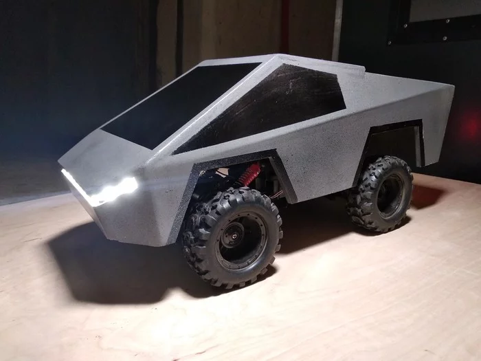 Tesla cybertruck fast - My, Tesla, Tesla cybertruck, Radio-controlled car, Attraction, Driver, Video