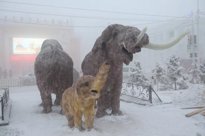 A family of mammoths appeared in the center of Yakutsk - Yakutia, Yakutsk, Pole of Cold, Mammoth, Sculpture