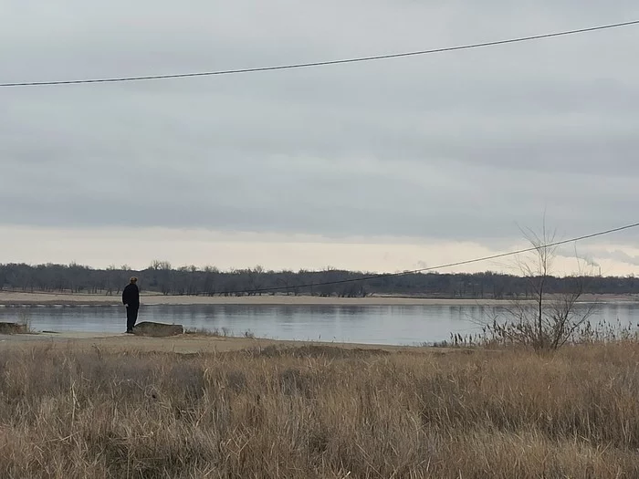 Lonely pensive grandfather - My, Volga, Photo on sneaker