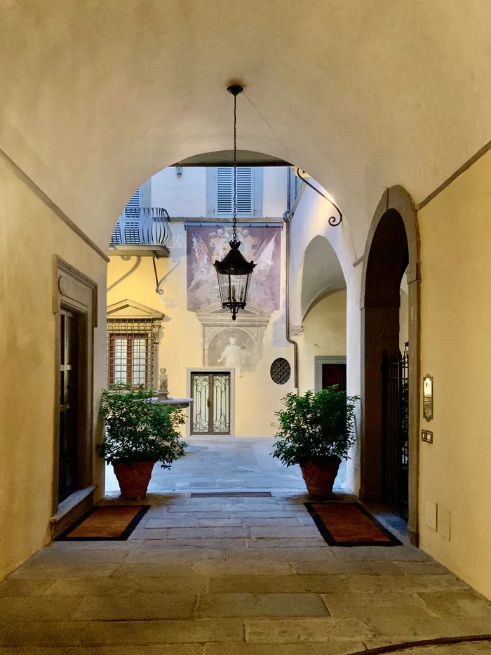 Florentine courtyard - My, Florence, Italy, Travels, Tuscany, Courtyard, The photo