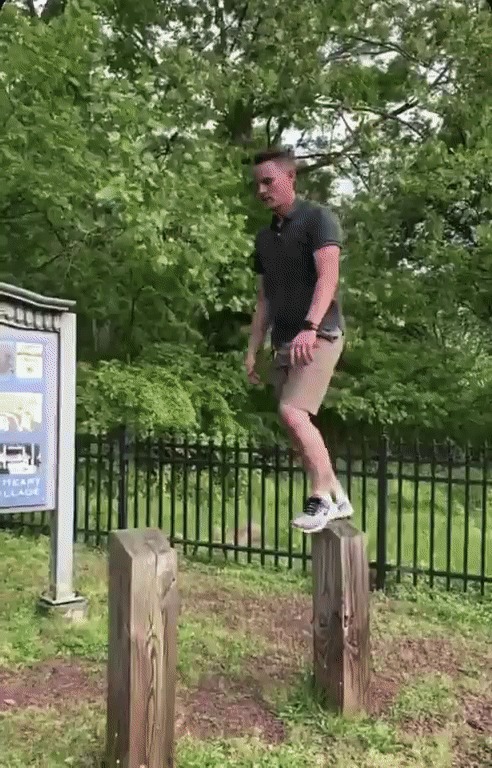 Летящей походкой...