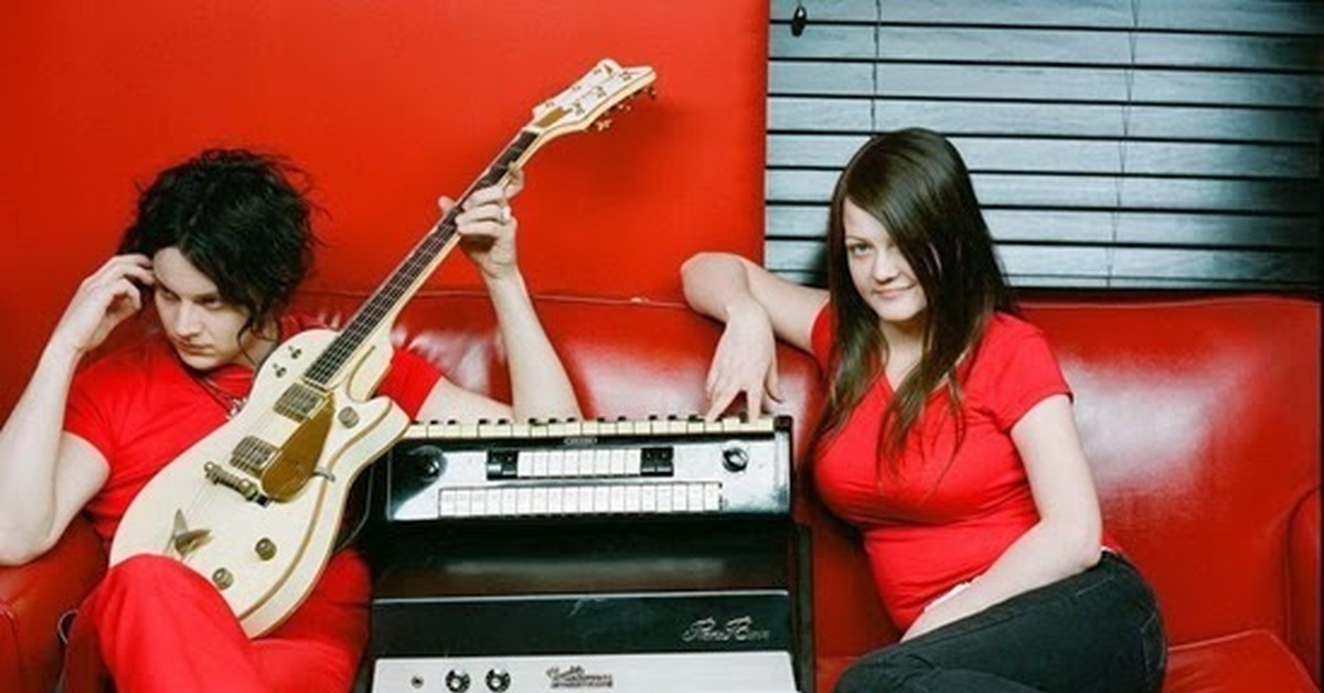 White stripes. Юлия Сёмина аномалия. Аномалия группа Юлия Семина. Группа аномалия солистка. Юлия Семина аномалия фото.