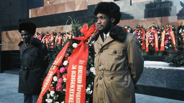 At the main cemetery of the empire - Angola, 1976, Moscow, the USSR, Wreath