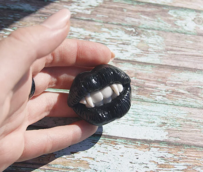 Brooch vampire lips (black) - My, Polymer clay, Lips, Brooch, Handmade, Decoration, Gothic, Vampires, Fangs, Longpost