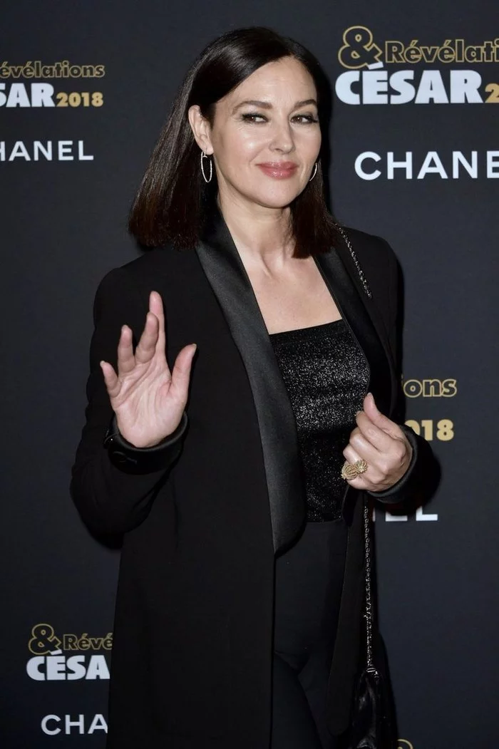 “Human knowledge has grown significantly in the sphere of technology, but not in the sphere of feelings” (Monica Bellucci) - Monica Bellucci, The photo, 90th, Actors and actresses, Quotes, Doberman, Longpost, Celebrities
