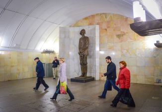 Is it logical? - Metro, Logics, Mat, Maksim Gorky, Monument, Anton Chekhov, Moscow Metro