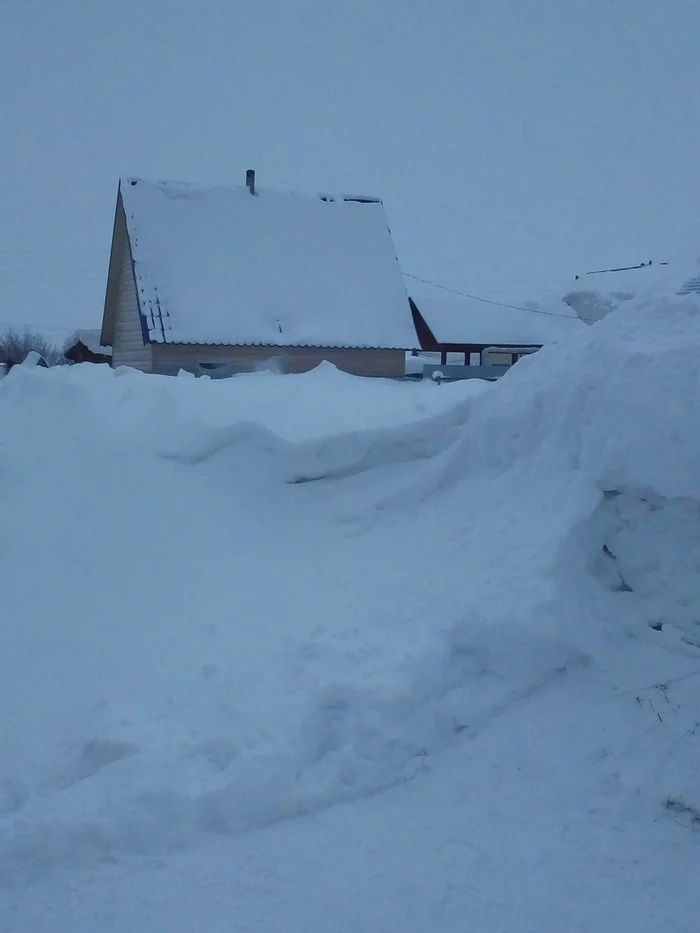 Breakthrough into the garage. (White captivity) - My, Snow, Garage, Photo on sneaker, Longpost