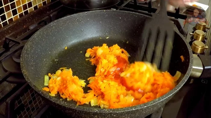 Суп с копчеными колбасками и  фасолью Суп, Рецепт, Вкусняшки, С дедом за обедом, Видео, Длиннопост