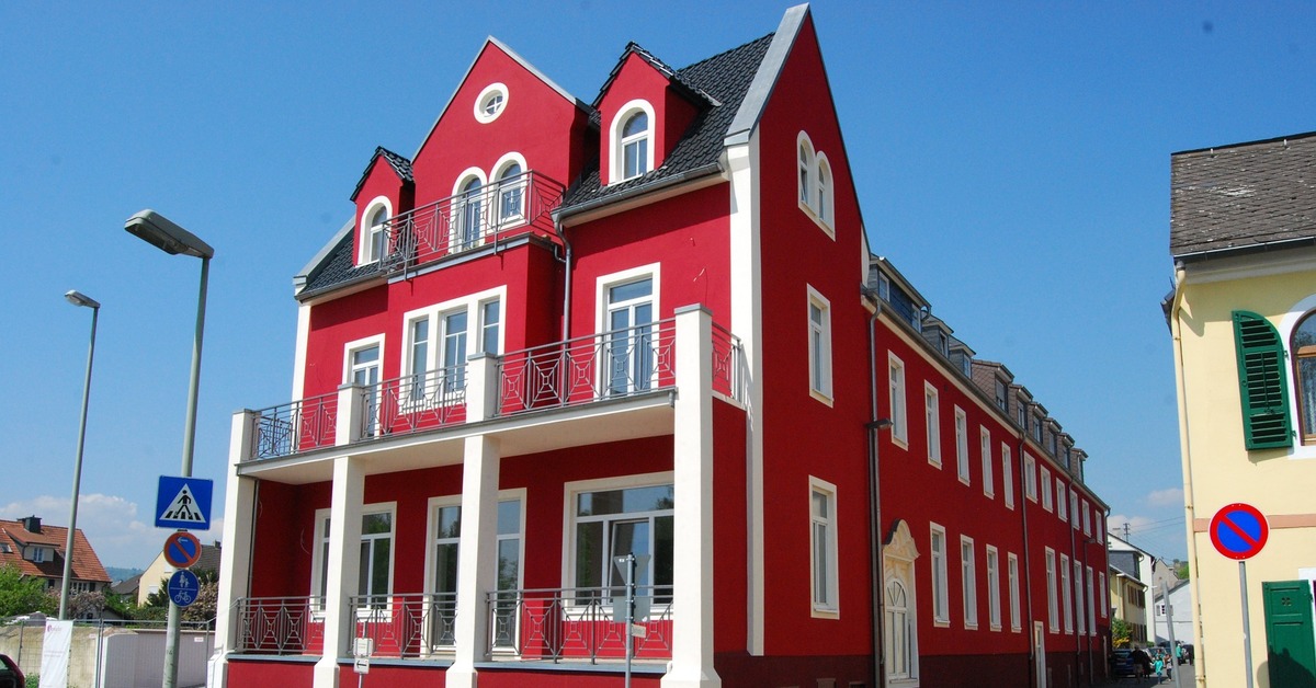 Red housing. 