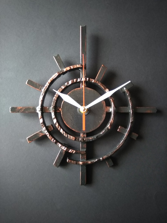 Часы из металла