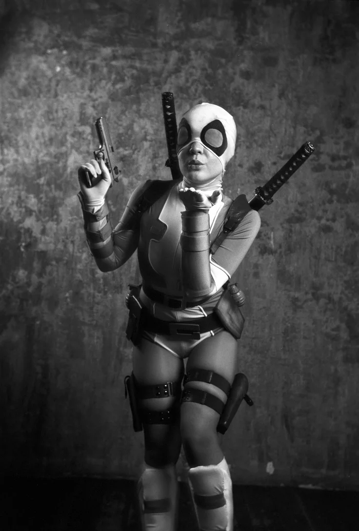 The world's first cosplay shot with pre-war photographic equipment. Gwenpool - My, Omega N, Gwenpool, Marvel, Cosplay, Retro, The photo, Longpost