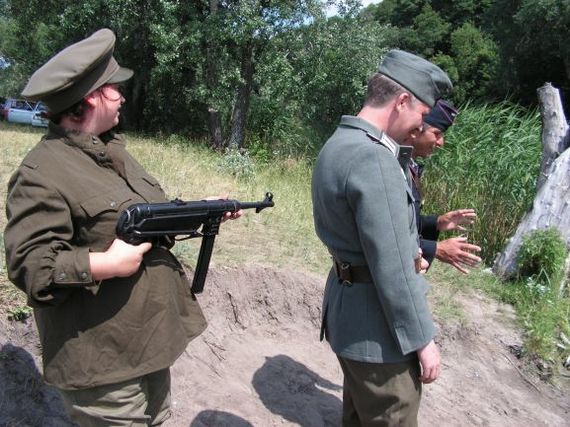 Reply to the post “In the West they believe that in this photo a German soldier and a Red Army woman are kissing at a parade in 1939. What is it really like?” - Exposure, Fake, Historical reconstruction, The photo, Crimea, Accordion, 2007, Fake, Reply to post, Longpost