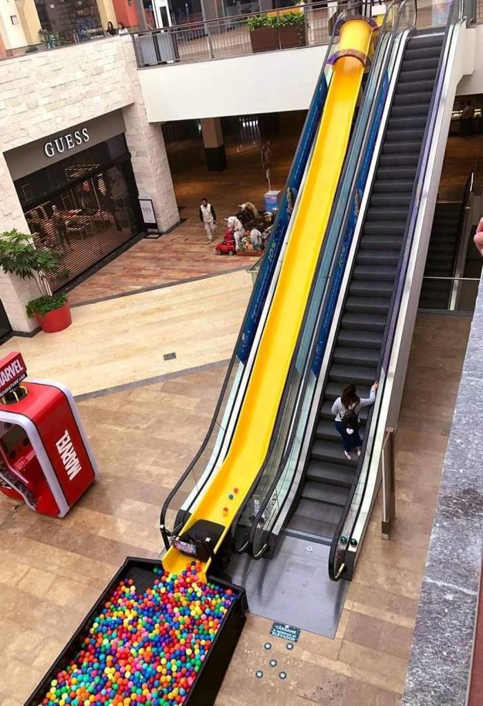 Downhill - Shopping center, Downhill, The photo, Slide