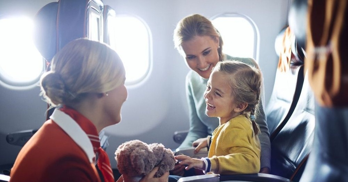 Ребенок без сопровождения в самолете. Самолет для детей. Путешествие на самолете для детей. Самолёт фото для детей. Пассажиры с детьми в самолете.