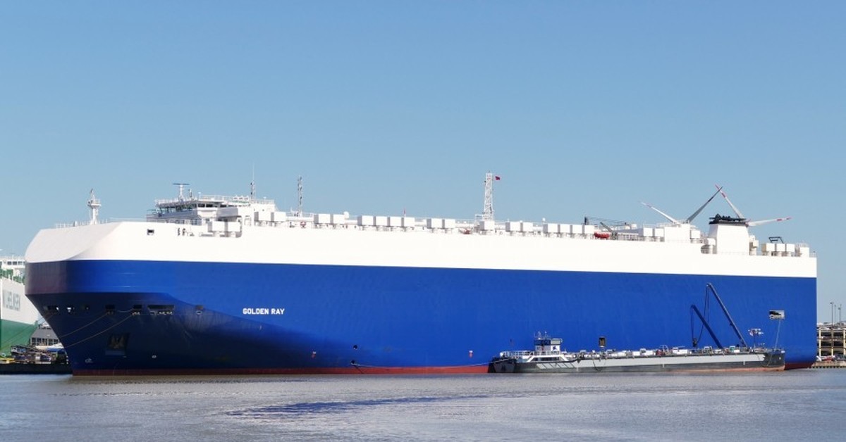 Судно m v. Судно MV Golden ray. Автовоз MV Golden ray. Машиновоз судно.