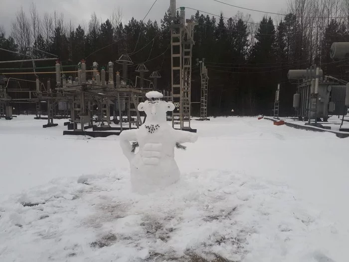 When we are waiting for the OVB car - My, snowman, Substation, Longpost