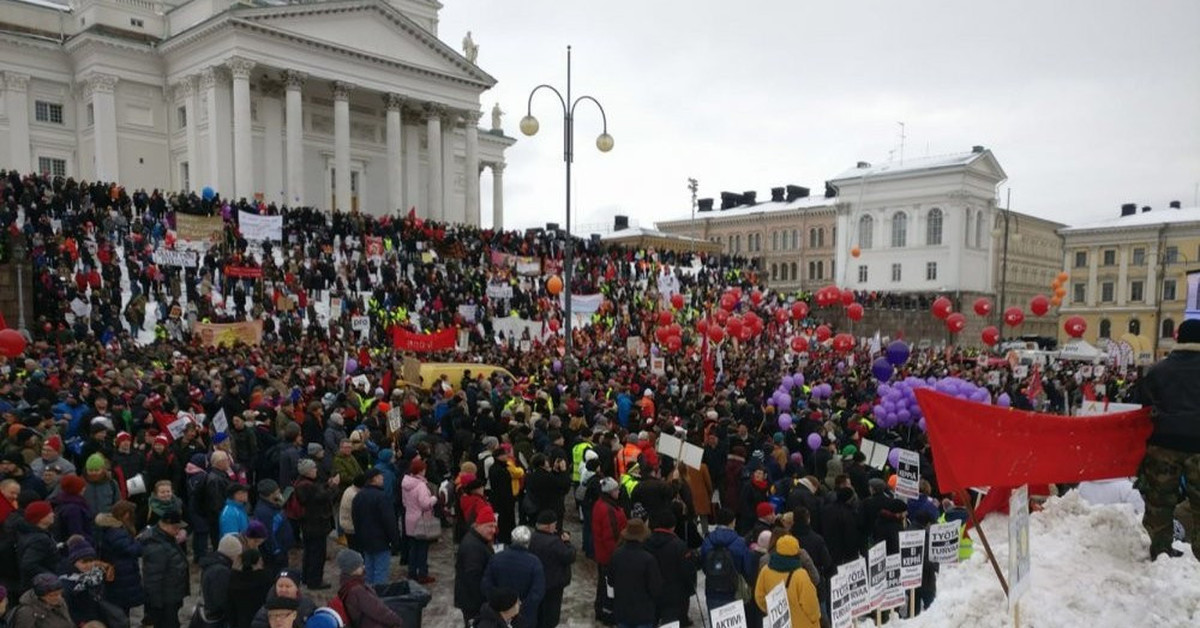 Забастовка в финляндии сейчас. Митинги в Финляндии. Протесты в Финляндии. Митинг в Хельсинки. Финляндия забастовка.