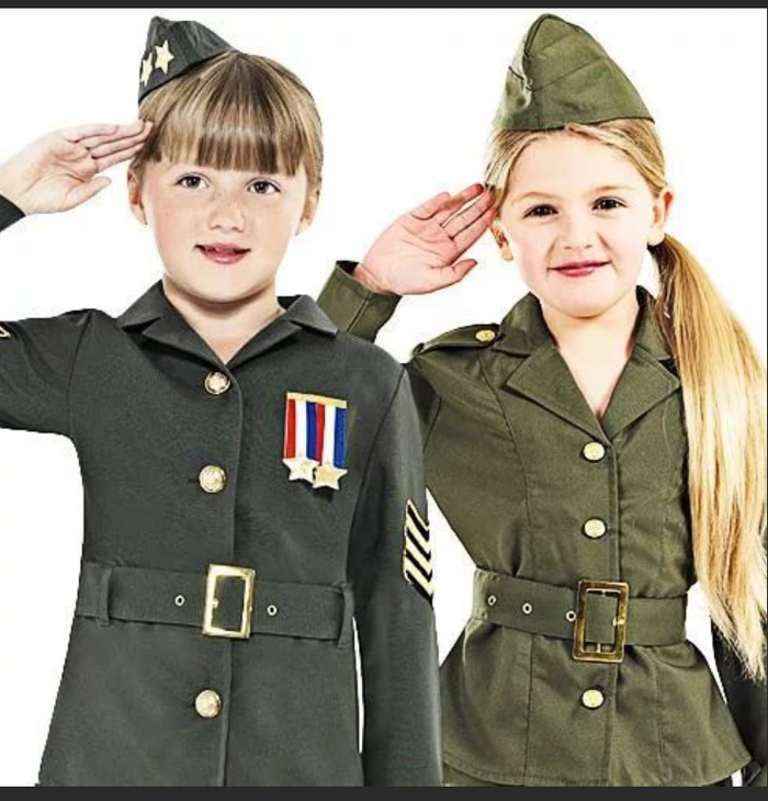 Детская форма. Детская Военная форма. Дети в военной форме. Американские дети в форме. Европейские дети в военной форме.