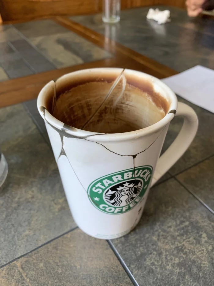 The father refuses to change his coffee mug. The same mug every day for 25 years - The photo, A cup, Coffee, Starbucks