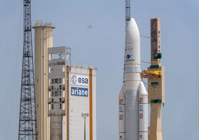 Live broadcast of the launch of the Ariane 5 launch vehicle with the JCSAT-17 and GEO-KOMPSAT-2B satellites - Arianespace, Ariane 5, Space, Running, Broadcast, Satellite, Esa, Video