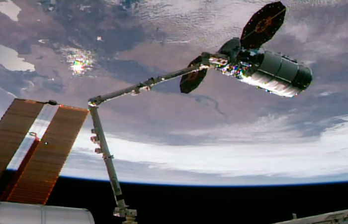 The ISS robotic arm “caught” the US cargo ship Cygnus over Russian territory - Space, ISS, Cygnus, NASA, Northrop Grumman, Technics