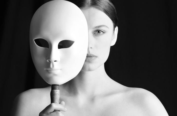 Люди так часто притворяются, что когда ты не притворяешься, они считают тебя сумасшедшим