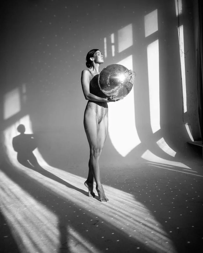 Ball - Images, beauty, Mirror ball, Black and white photo, Girls, Ballet