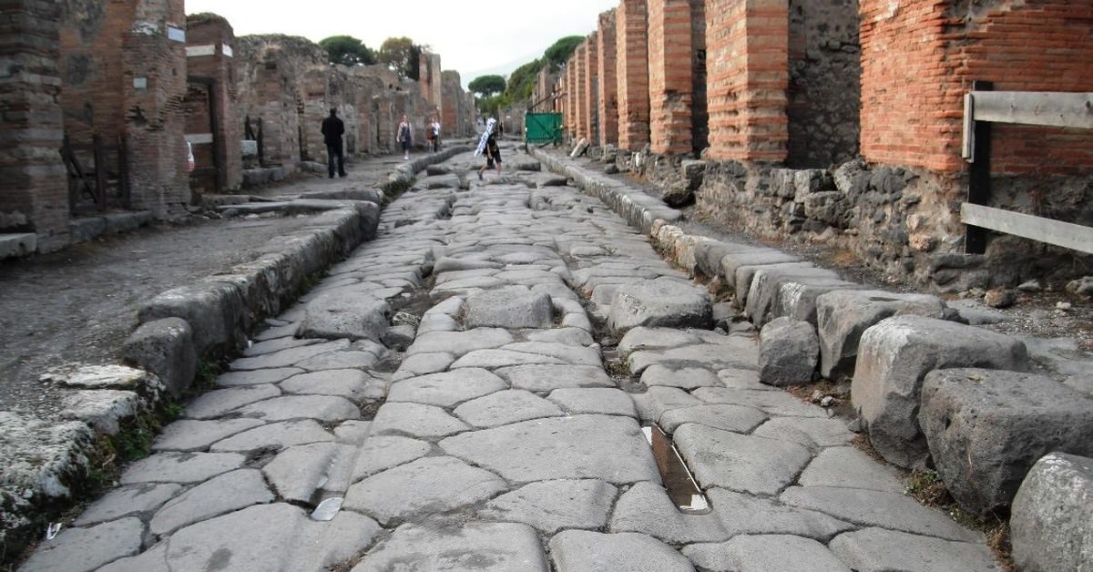 Античные дороги. Римские дороги Помпеи. Мощеные дороги римской империи. Дороги древнего Рима. Дорога в древнем Риме.