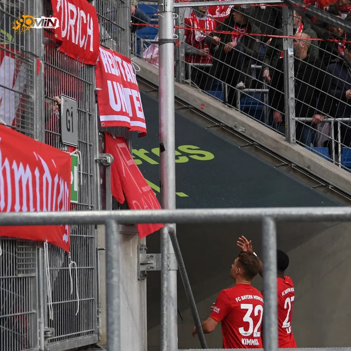 The Hoffenheim-Bayern match was interrupted due to an offensive banner - Football, Fair Play, Bayern Munich, Cologne, Video