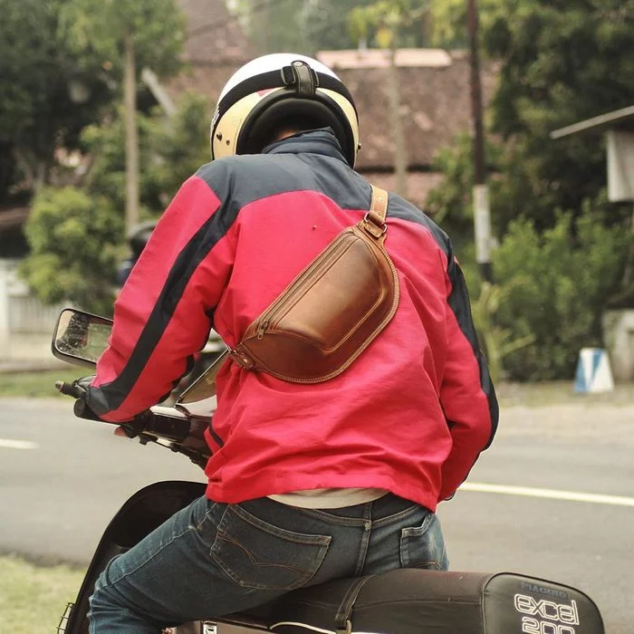 5 reasons why it is convenient for a motorcyclist to ride with a banana - My, Leather products, Moto, Handmade, Сумка, Video, Longpost