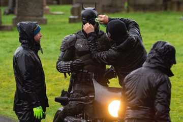 A full-fledged Batman costume in a photo from the filming of Matt Reeves' film - Batman, Batman Costume, Twitter, Filming, The photo, Longpost