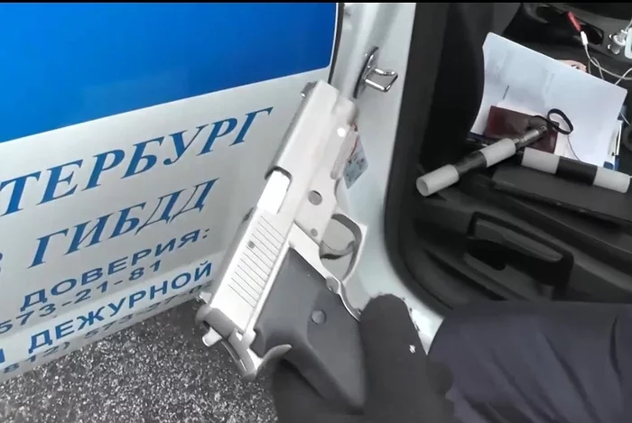 Украинского мошенника в форме майора ФСБ задержали в Санкт-Петербурге - ФСБ, Мошенничество, Подделка документов, Видео, Задержание, Гаи, Длиннопост, Негатив
