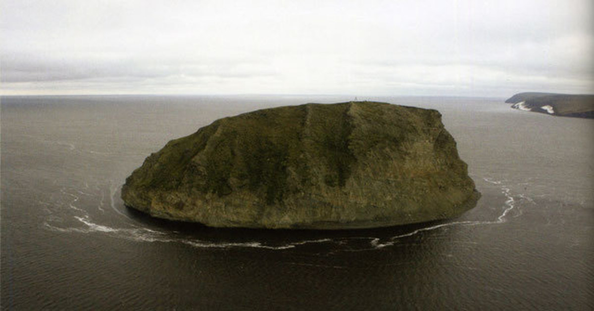 Len island. Остров столб Усть Ленский заповедник. Река Лена остров столб. Остров столб Якутия. Ыстаннах - остров на реке Лена.