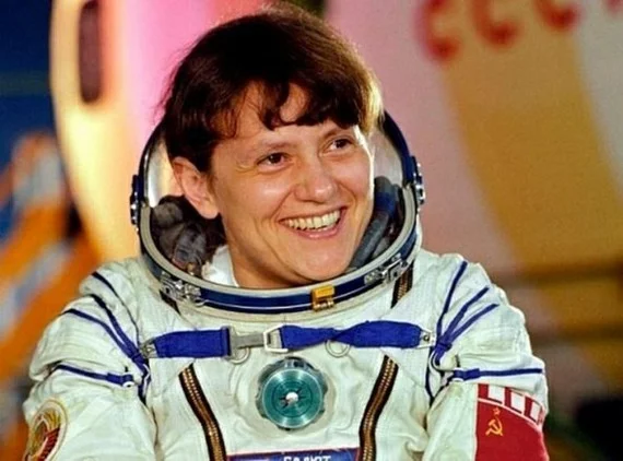 There is another female astronaut - Space, Космонавты, Women, Svetlana Savitskaya