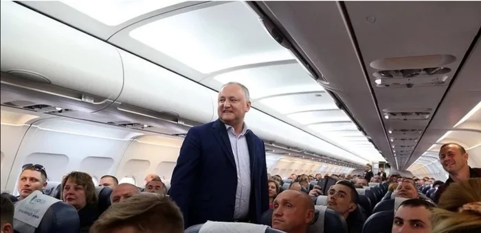 The President of Moldova has been flying in economy class cabins for three years now. - Moldova, The president, Airplane, Power, People, Democracy, Longpost, Igor Dodon