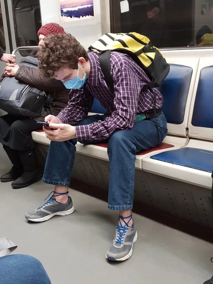 Victim of coronavirus, or fucking #$b without socks but wearing a mask - My, Coronavirus, Metro, Freaks