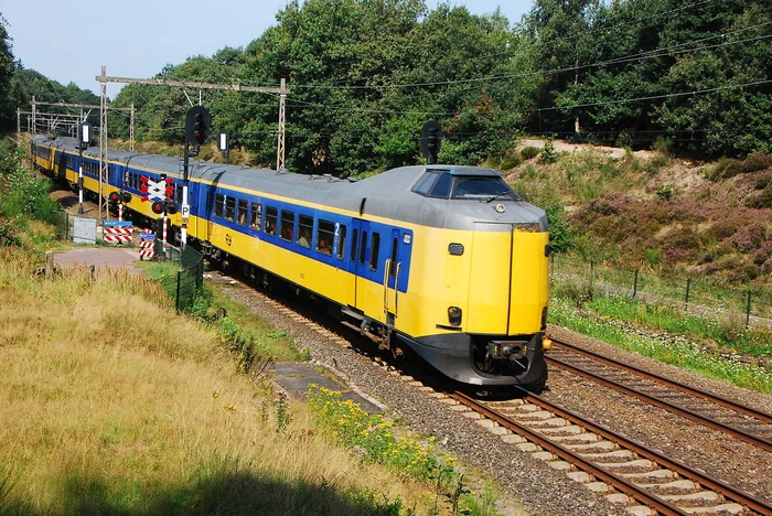 Passing head of the train - Railway, Intercity, Netherlands (Holland), Japan, GIF, Video, Longpost