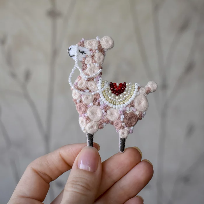 DIY embroidered lama - My, Needlework with process, Embroidery, Brooch, With your own hands, the Rose, Llama, Crafts, Video, Longpost