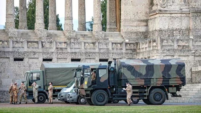 Итальянская армия привлечена для вывоза тел умерших от коронавируса в Бергамо - Коронавирус, Италия, Новости, Негатив