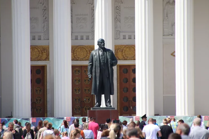 Когда у тебя ну очень большой зум. Москва. ВДНХ. Июнь 2019 - Моё, Москва, ВДНХ, Гифка, Длиннопост